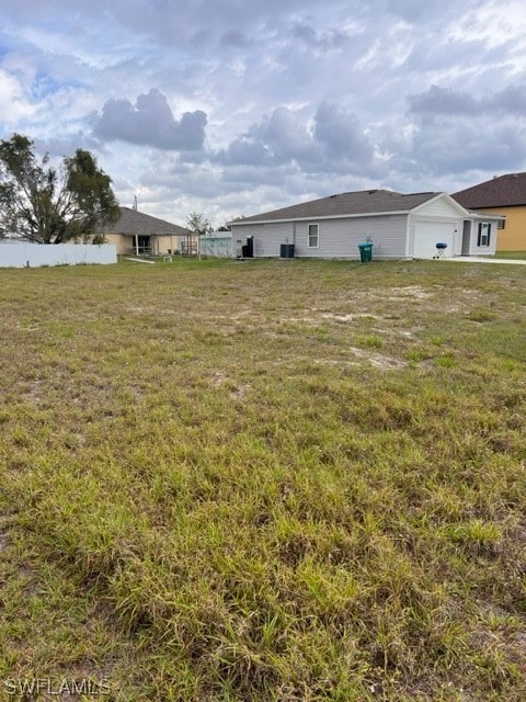 Listing photo 3 for 303 NE 25th Ter, Cape Coral FL 33909