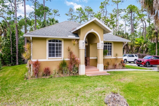 view of front of home featuring a front yard