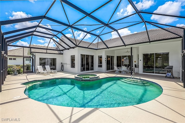 view of pool with a lanai, a patio area, an in ground hot tub, and ceiling fan