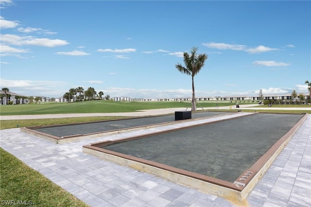 view of property's community featuring view of golf course