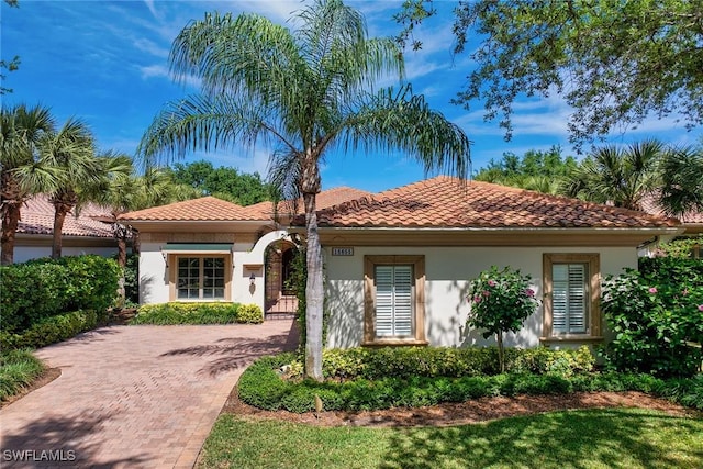 view of mediterranean / spanish-style house