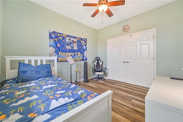 bedroom with ceiling fan, a closet, and hardwood / wood-style floors