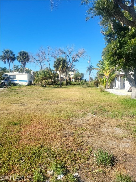 Listing photo 3 for 5840 Lauder St, Fort Myers Beach FL 33931