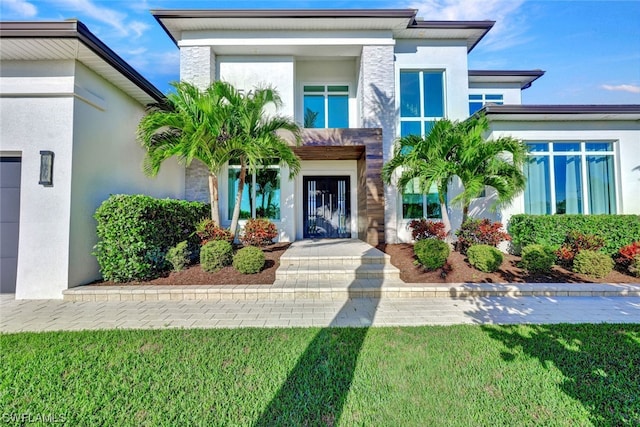 view of front of property with a front yard