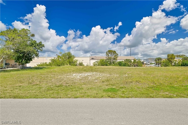 Listing photo 2 for 1208 SE 13th Ave, Cape Coral FL 33990