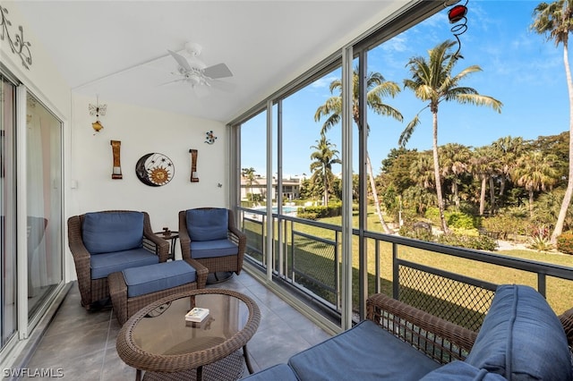 sunroom with ceiling fan