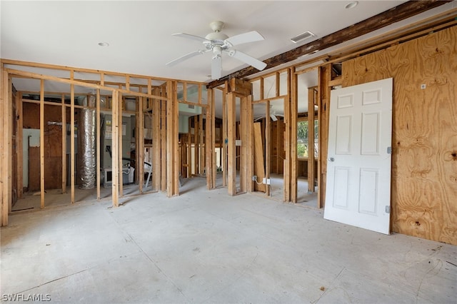 misc room featuring ceiling fan