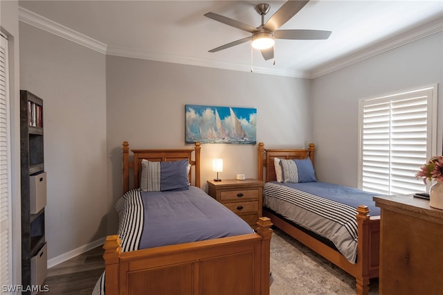 bedroom featuring ornamental molding, light hardwood / wood-style flooring, and ceiling fan