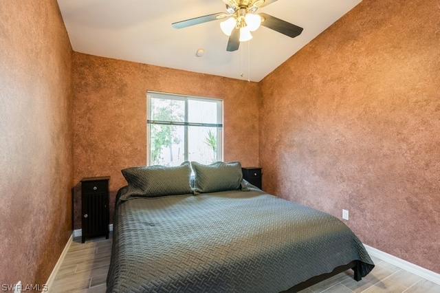 bedroom with ceiling fan