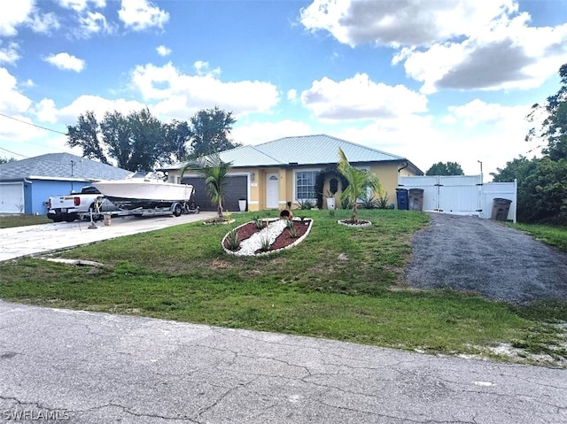 view of front of property featuring a front lawn