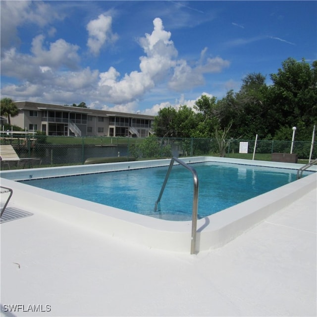 view of swimming pool