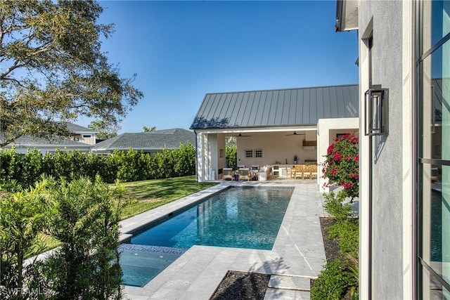 view of swimming pool featuring a pool with connected hot tub, a patio area, outdoor lounge area, and ceiling fan