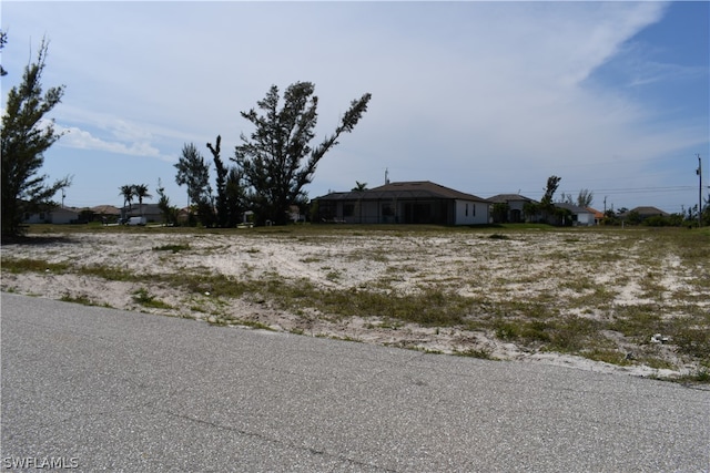 Listing photo 2 for 718 NW 38th Ave, Cape Coral FL 33993