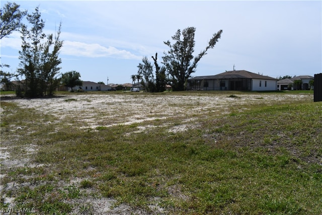 Listing photo 3 for 718 NW 38th Ave, Cape Coral FL 33993