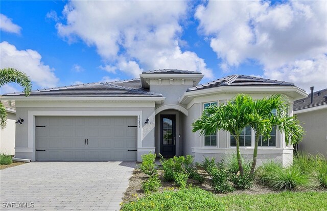 view of front of property featuring a garage