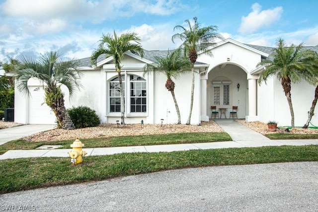 view of front of property featuring a garage