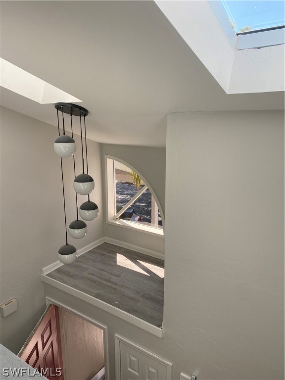 room details featuring a skylight