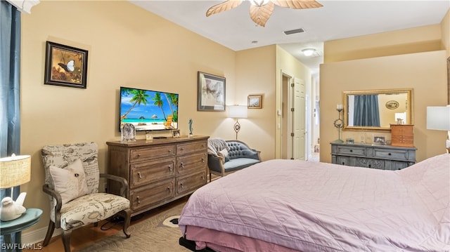 bedroom with ceiling fan