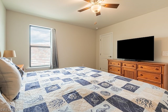 bedroom with ceiling fan