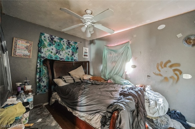 bedroom featuring ceiling fan