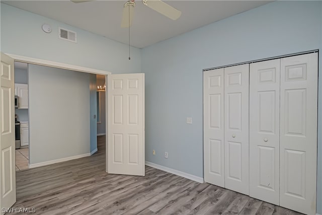 unfurnished bedroom with a closet, ceiling fan, and light hardwood / wood-style flooring