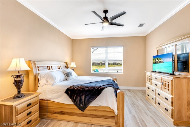 bedroom with light hardwood / wood-style flooring, crown molding, and ceiling fan