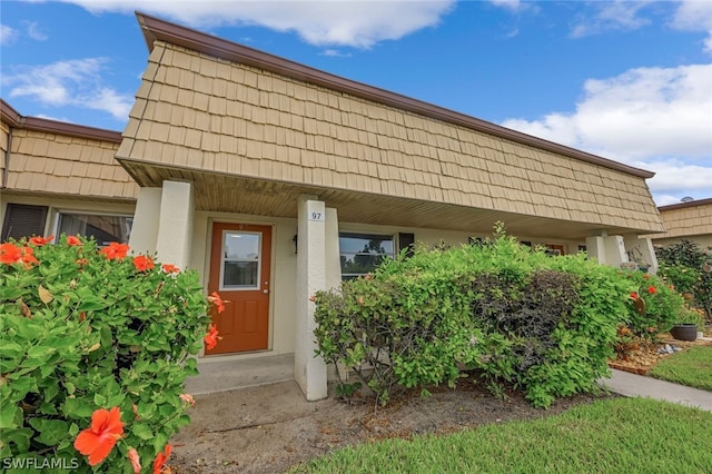 property entrance with a porch