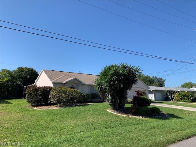 view of front of home featuring a front lawn and a garage