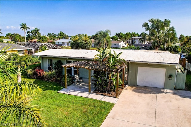 view of front of home featuring a front yard