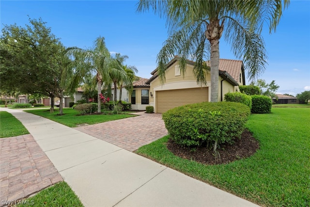 view of front of property featuring a front lawn and a garage