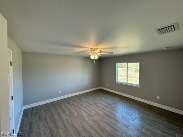 unfurnished room featuring dark wood-type flooring and ceiling fan