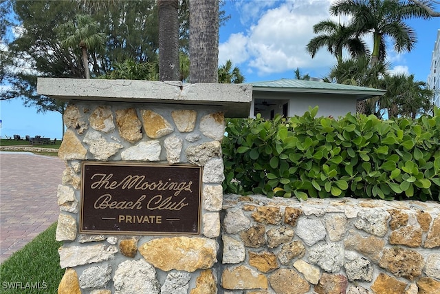 view of community / neighborhood sign