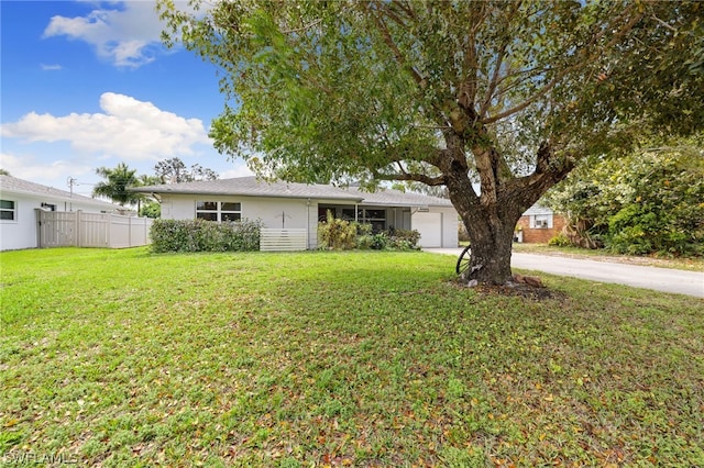 view of front of house featuring a front yard and a garage