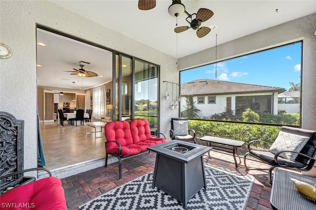 sunroom with ceiling fan