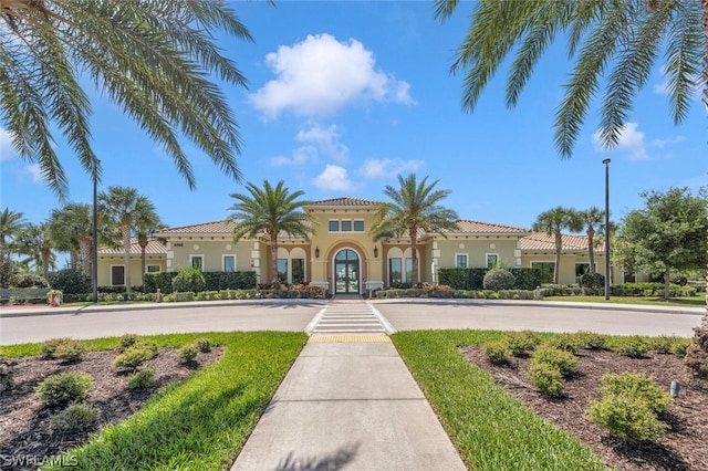 view of mediterranean / spanish-style house