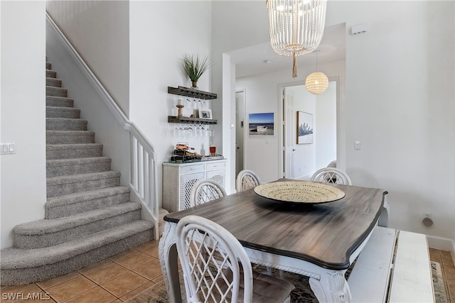 dining room with light tile flooring and a notable chandelier