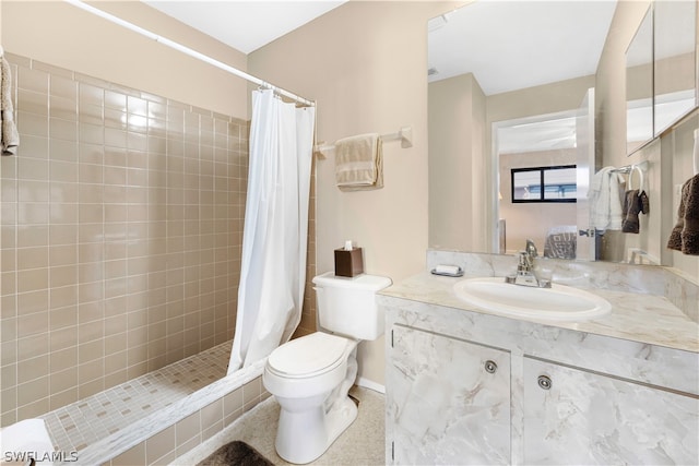 bathroom featuring oversized vanity, toilet, and a shower with curtain