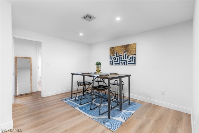 dining room featuring visible vents, baseboards, wood finished floors, and recessed lighting