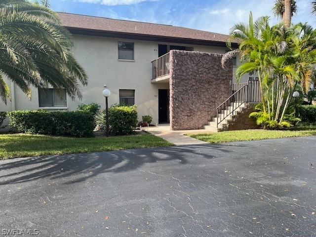 view of front of house with a balcony