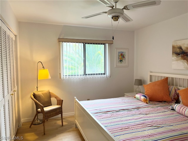 bedroom with light hardwood / wood-style floors, a closet, and ceiling fan