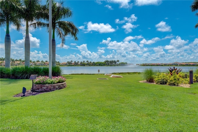 view of yard featuring a water view