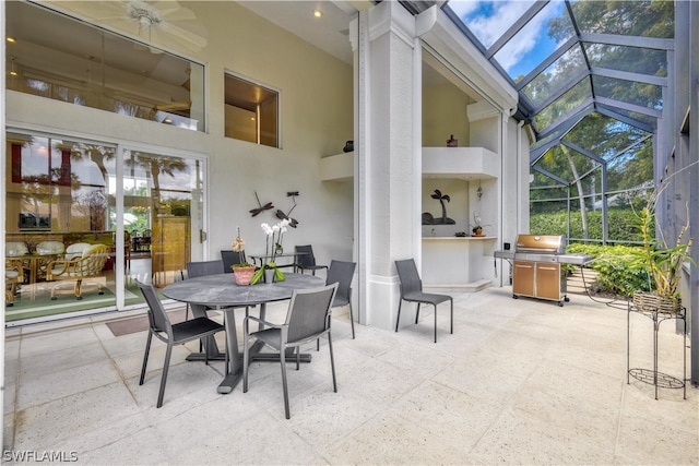 sunroom / solarium with ceiling fan