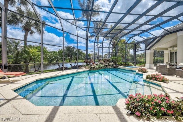 view of swimming pool featuring a water view, an outdoor hangout area, a lanai, an in ground hot tub, and a patio