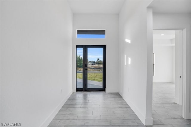 foyer featuring baseboards