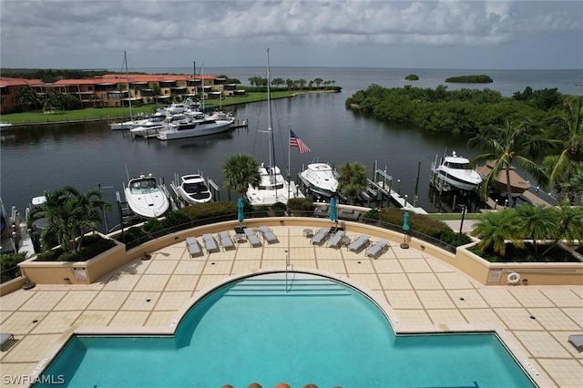 view of pool featuring a water view