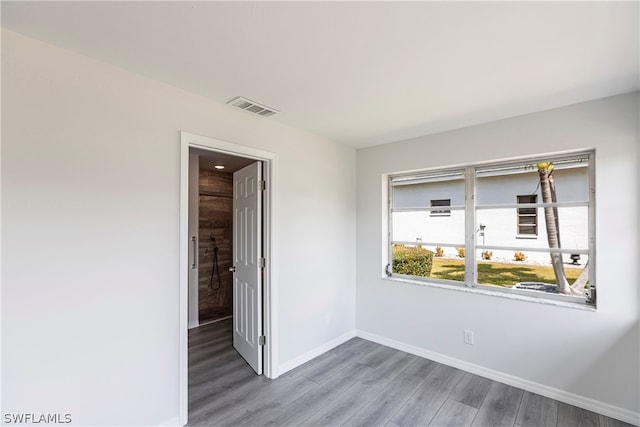 unfurnished room featuring light hardwood / wood-style floors