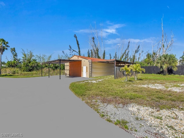 view of front of property featuring a front yard and a carport