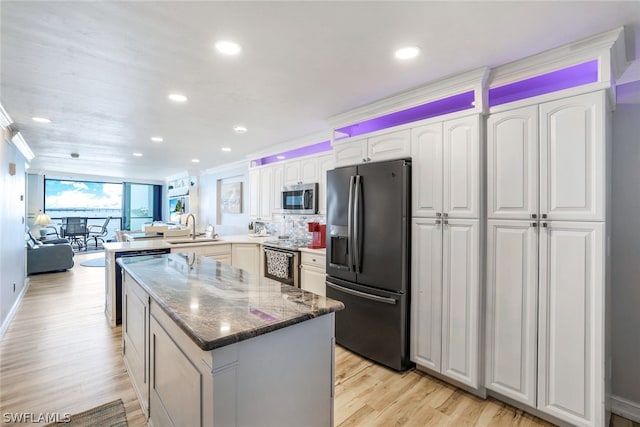 kitchen featuring sink, light hardwood / wood-style flooring, ornamental molding, and black refrigerator with ice dispenser