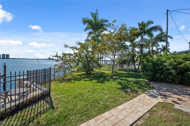 view of yard featuring a water view