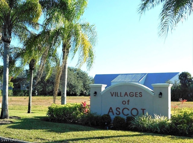 community / neighborhood sign with a yard